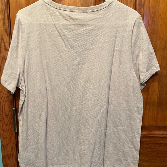 NWT Old Navy Light Cream T-shirt - Picture 2 of 4